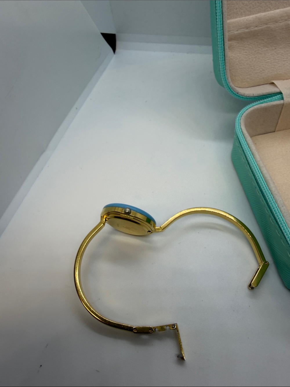 Gucci Gold Bangle Watch with Light Blue Bezel and Interchangeable Bezels - Picture 4 of 6